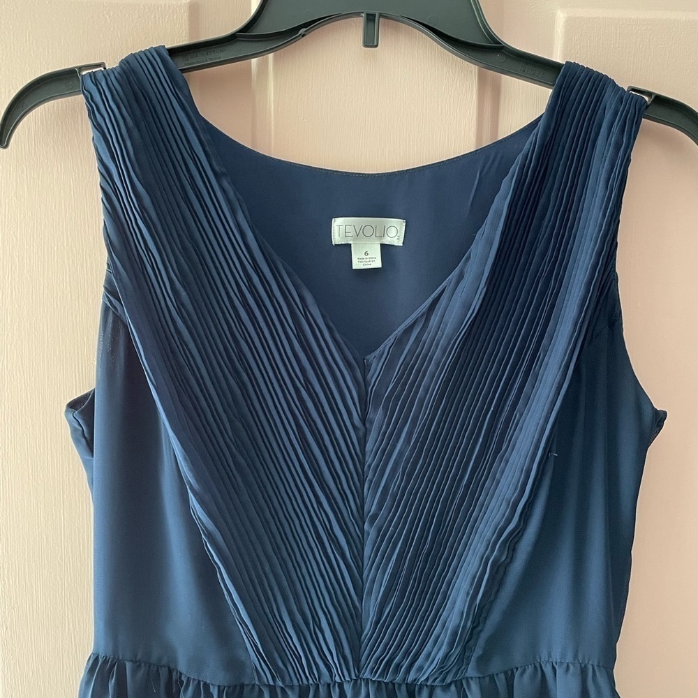 Tevolio Blue Sleeveless V-Neck Dress With Side Zipper- Size 6 - Picture 2 of 12
